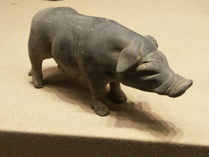 灰陶野猪